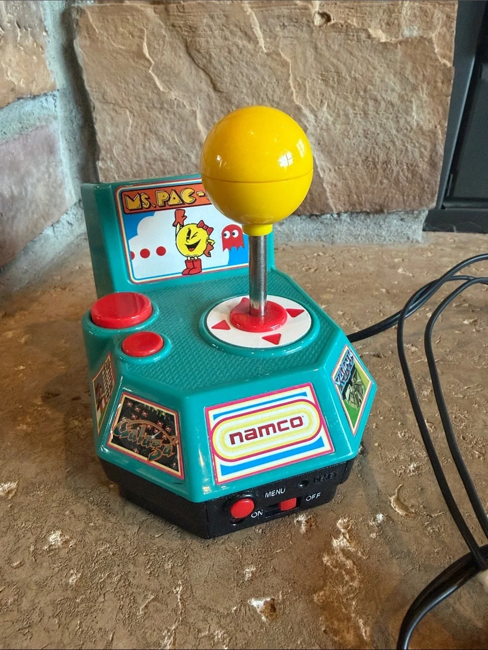 2004 Ms Pac-Man & Galaga Handheld Arcade Plug-inPlay with Yellow Ball controller